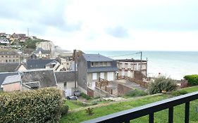 Le Nid Sur La Falaise